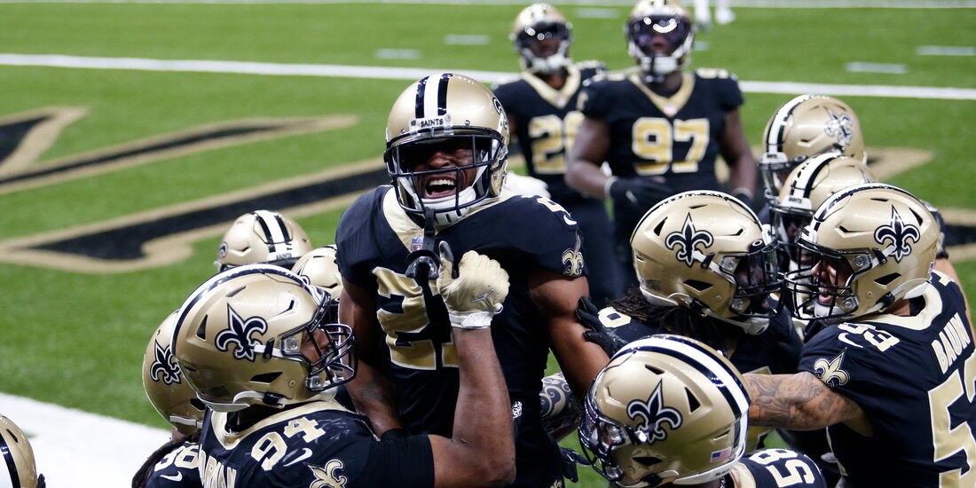 Jugadores de los Saints festejan una intercepción contra 49ers en la Semana 10 de la NFL.