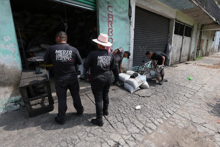 Un cuarto construido sobre la banqueta en la calle Yucatán será demolido tras los procedimientos legales correspondientes.