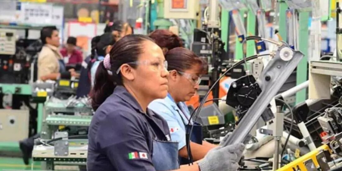 Empleados del sector manufacturero en México.