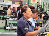 Empleados del sector manufacturero en México.