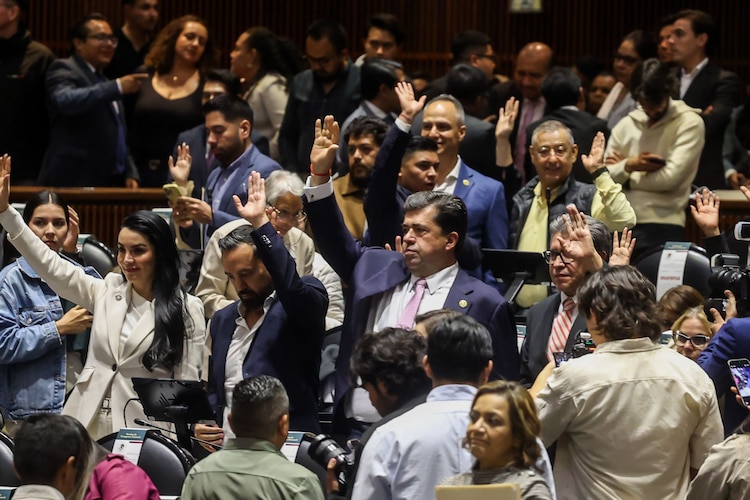 La bancada morenista durante la sesión extraordinaria en la Cámara de Diputados