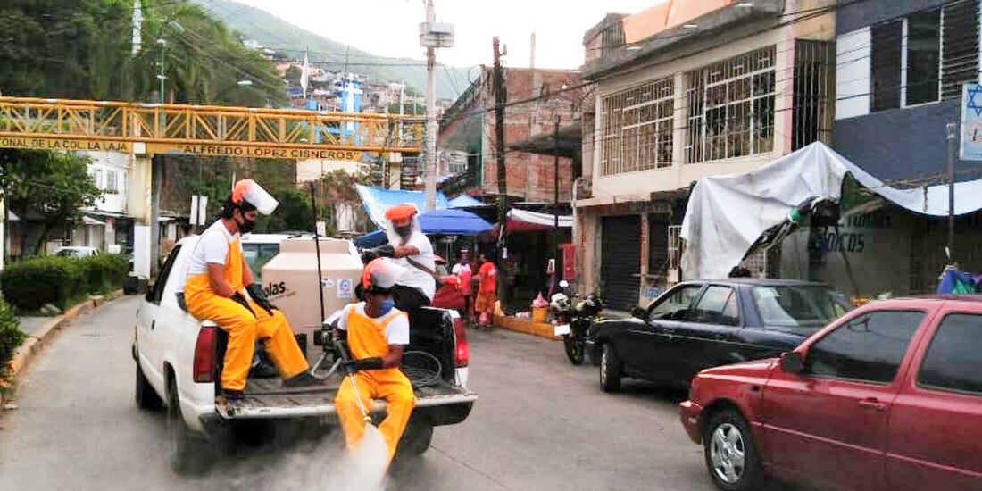 Sanitización de espacios públicos en Guerrero
