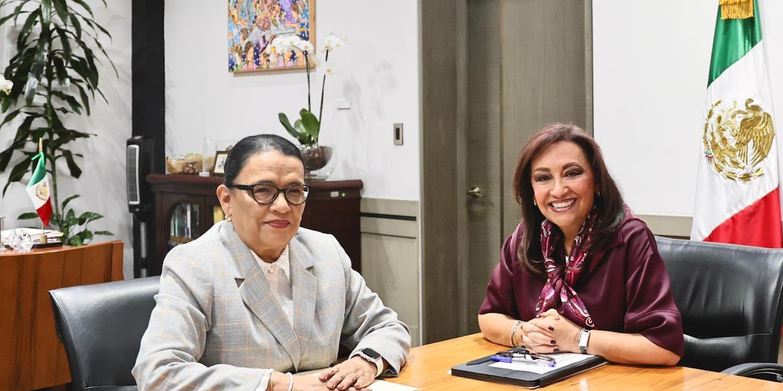 Lorena Cuéllar y Rosa Icela Rodríguez durante su reunión de trabajo en la Ciudad de México.