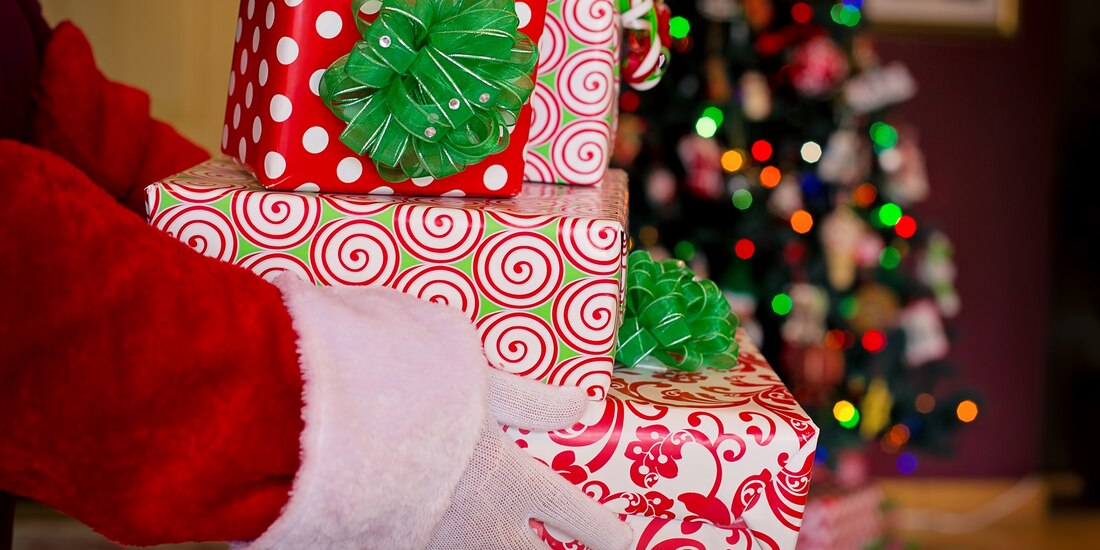 Toma nota de estas ideas de regalos navideños unisex enfocados en los dispositivos tecnológicos