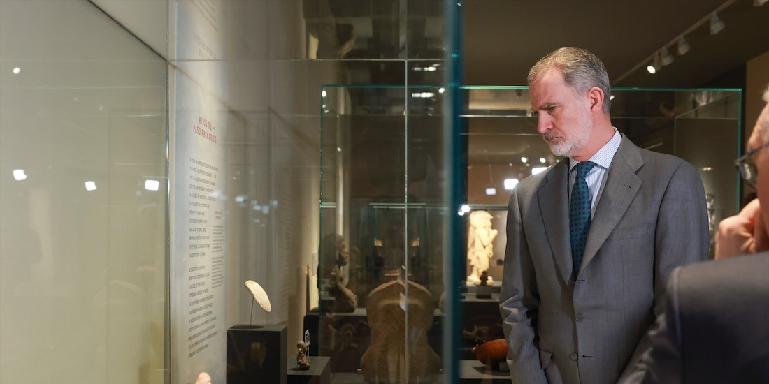 El Rey Felipe VI visita la exposición “La mitad del mundo. La mujer en el México indígena” en el Museo Arqueológico Nacional de Madrid.