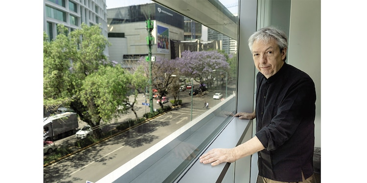 El pasado 16 de abril, David Toscana presentó su novela El ejército ciego en el Museo Memoria y Tolerancia, ante una sala llena.