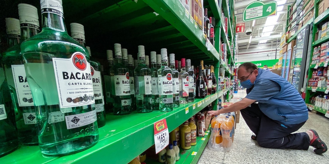 Alcohol en imagen de archivo