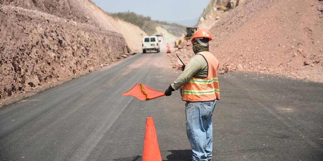 Trabajos de la SICT.
