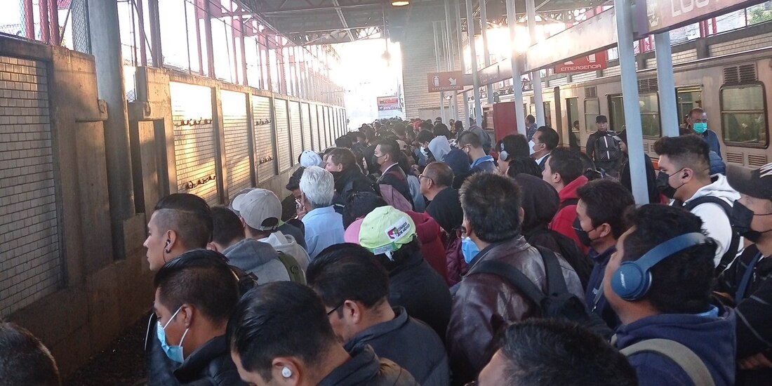 Metro CDMX se saturó en algunas rutas, como la Línea A, en foto.