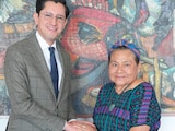 ROBERTO VELASCO, titular de la SRE, con Rigoberta Menchú Tum, ayer