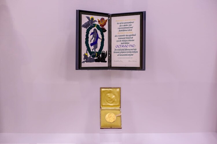 La Casa Marie José y Octavio Paz se encuentra en Felipe Carrillo Puerto 445, en la colonia Tacuba, CDMX; las personas podrán admirar la medalla del Nobel de Literatura
