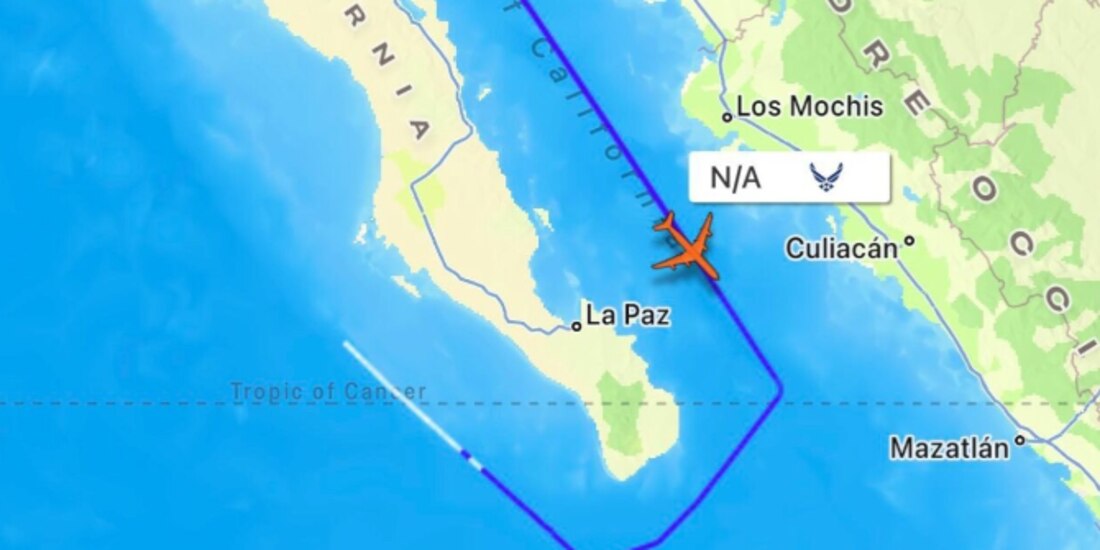 Ruta de vuelo de la aeronave que sobrevoló cerca de México, el lunes.