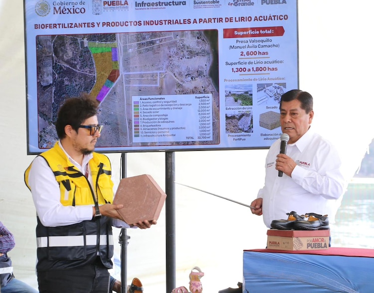 El secretario de Infraestructura supervisa las perforaciones de 60 metros de profundidad en el Lago de Valsequillo.