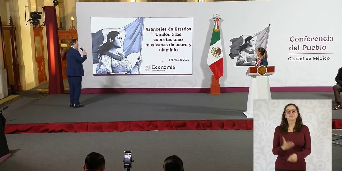 Conferencia en Palacio Nacional.