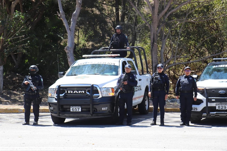 En coordinación con la Guardia Nacional, se mantienen operativos de vigilancia en la Autopista del Sol.