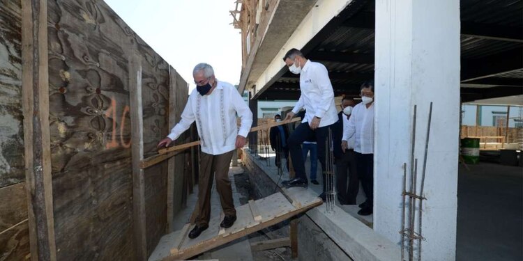La oferta académica de la Universidad contemplaría licenciaturas como: Literatura Intercultural, Historia del Arte, Ciencias de Datos