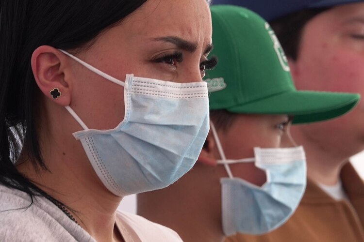 Personas con cubrebocas tras oleada de sarampión, en fotografía de archivo.