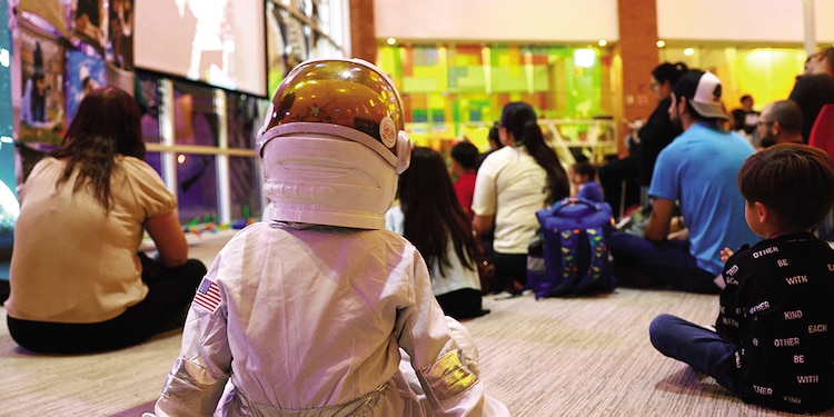 Niños en el Consulado de Estados
Unidos en México, en Ciudad Juárez.