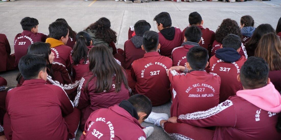 Alumnos y alumnas de secundaria en CDMX.