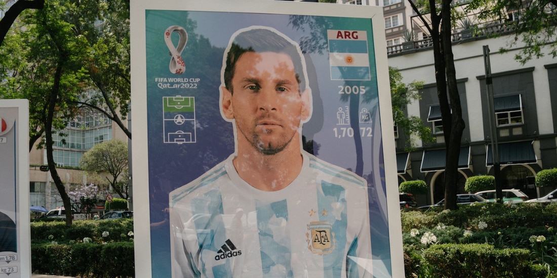 El cromo de Lionel Messi en la exposición de estampas gigantes de Panini en la CDMX.