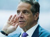 Biden llama al gobernador Cuomo a renunciar tras acusación por acoso sexual