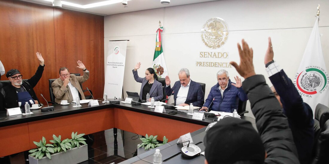 Votación en la Comisión de Estudios Legislativos Segunda, ayer.