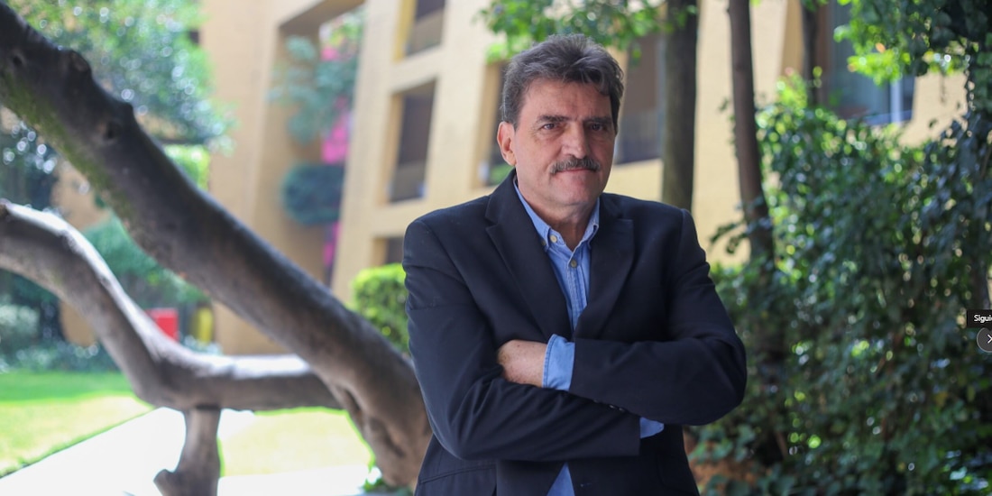 El escritor, Enrique Serna, en una imagen de 2022, en la CDMX.