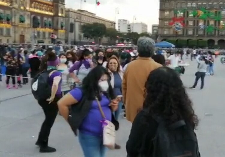 Concluye marcha feminista del 25N
.