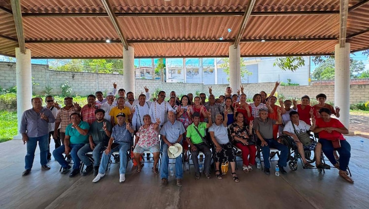 La exconsejera jurídica federal consolidó una alianza estratégica con los líderes fundadores del partido en la región de la Costa Chica.