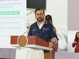 Alejandro Svarch, director del IMSS-Bienestar, presenta modelo oncológico durante la Conferencia del Pueblo.