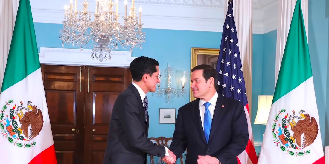 El secretario de Estado, Marco Rubio, junto al canciller de México, Roberto Velasco Álvarez