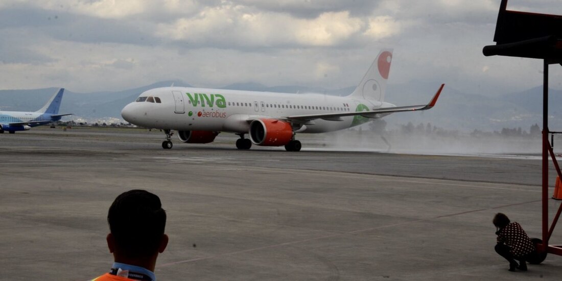 Viva Aerobus suspende operaciones en Aeropuerto de Monterrey por fuertes lluvias.