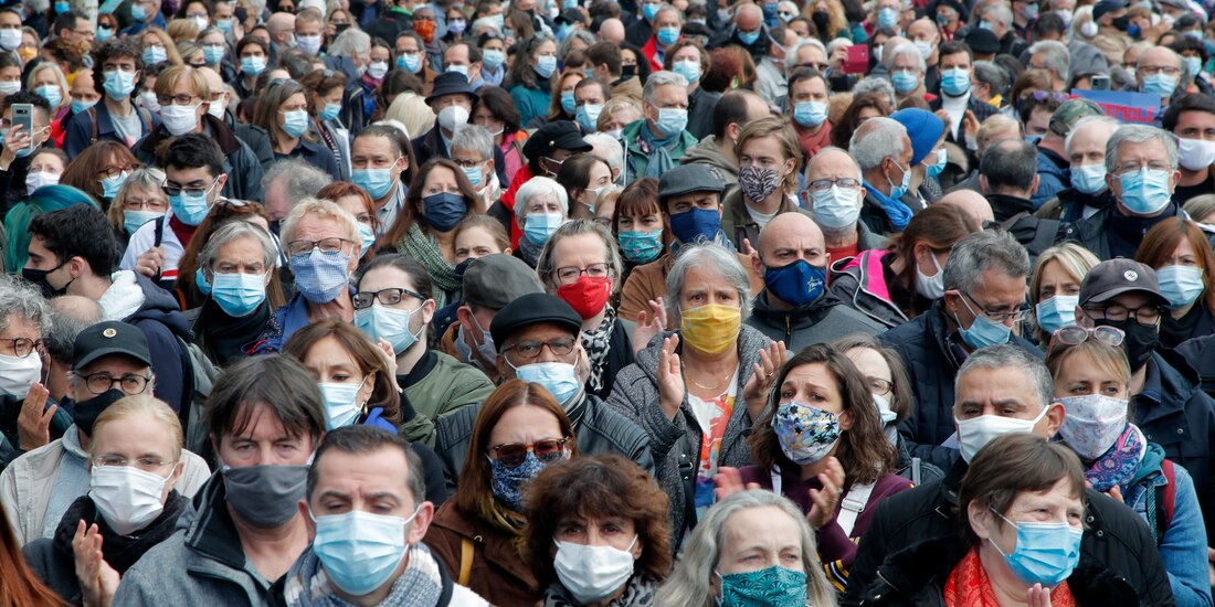 Habitantes de París, Francia, durante la pandemia del Covid-19.