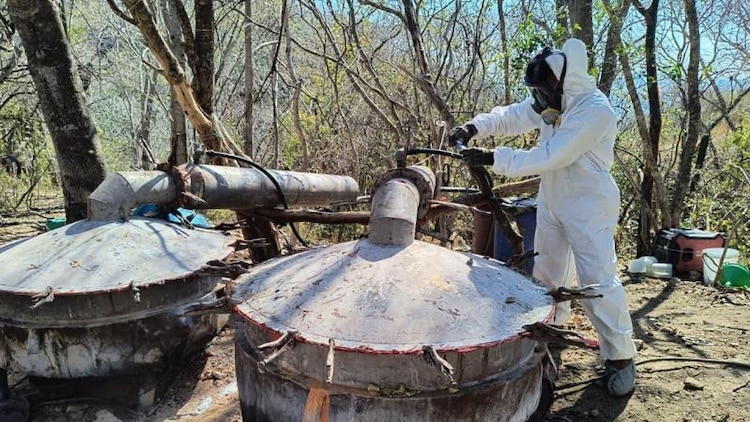 GR y Marina desmantelan laboratorio clandestino en Cosalá, bastión de “Los Chapitos”