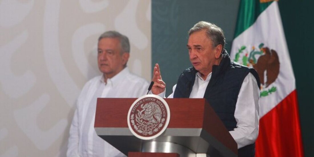 (izq. a der.) El presidente de México, Andrés Manuel López Obrador y el gobernador de Campeche,Carlos Miguel Aysa González, el 3 de junio de 2020.