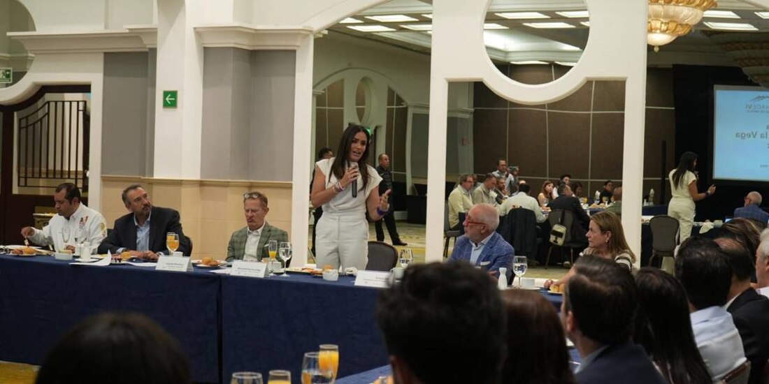 Rojo de la Vega se compromete a comandar un gobierno integro, honesto, cercano y 100% transparente.