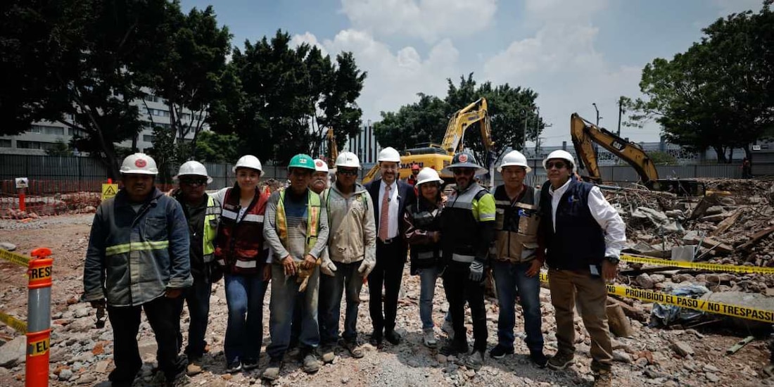 El director general del ISSSTE, Martí Batres, encabezó el recorrido técnico para constatar el inicio de los trabajos de excavación profunda.