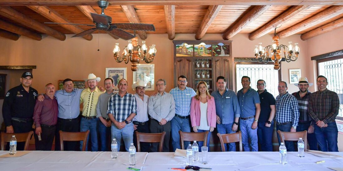 Marú Campos, gobernadora de Chihuahua, encabezó una reunión para ver los ejes de la campaña “Juntos por la sierra Tarahumara”.