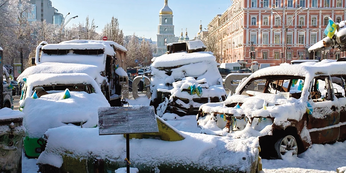 Vehículos militares rusos dañados y con nieve en Kiev, el 16 de enero.