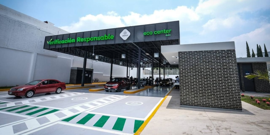 Mientras que en la Ciudad de México este proceso se hace dos veces al año y cuesta mil 354 pesos, en Jalisco se paga por la verificación 500 pesos.