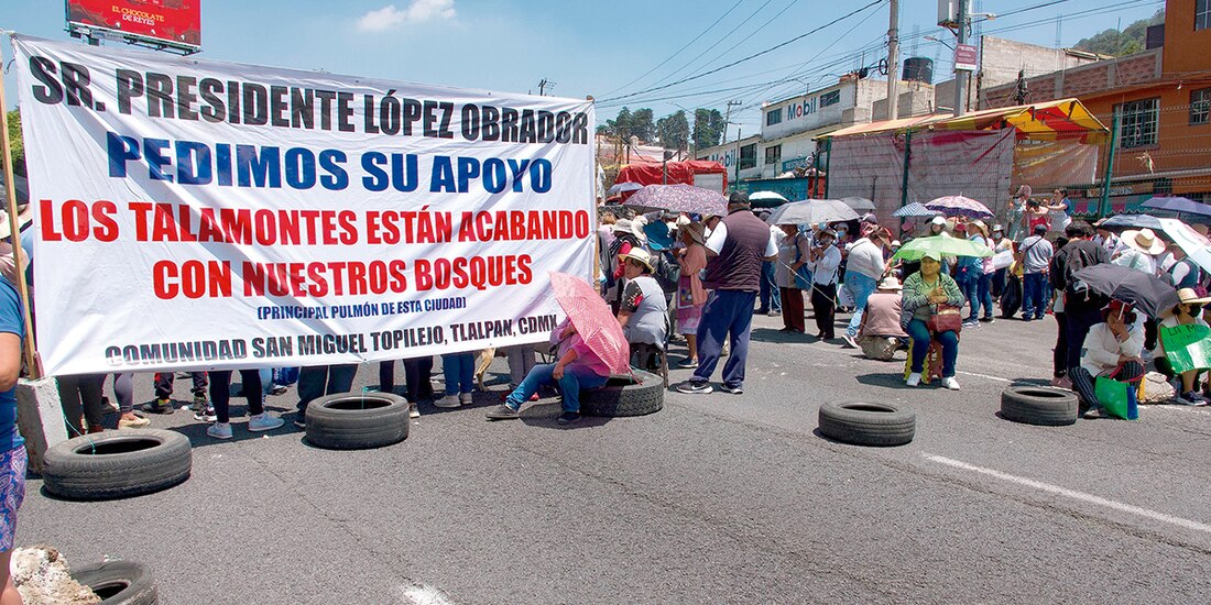 Comuneros de Topilejo cerraron ayer ambos sentidos de la vialidad México - Cuernavaca.