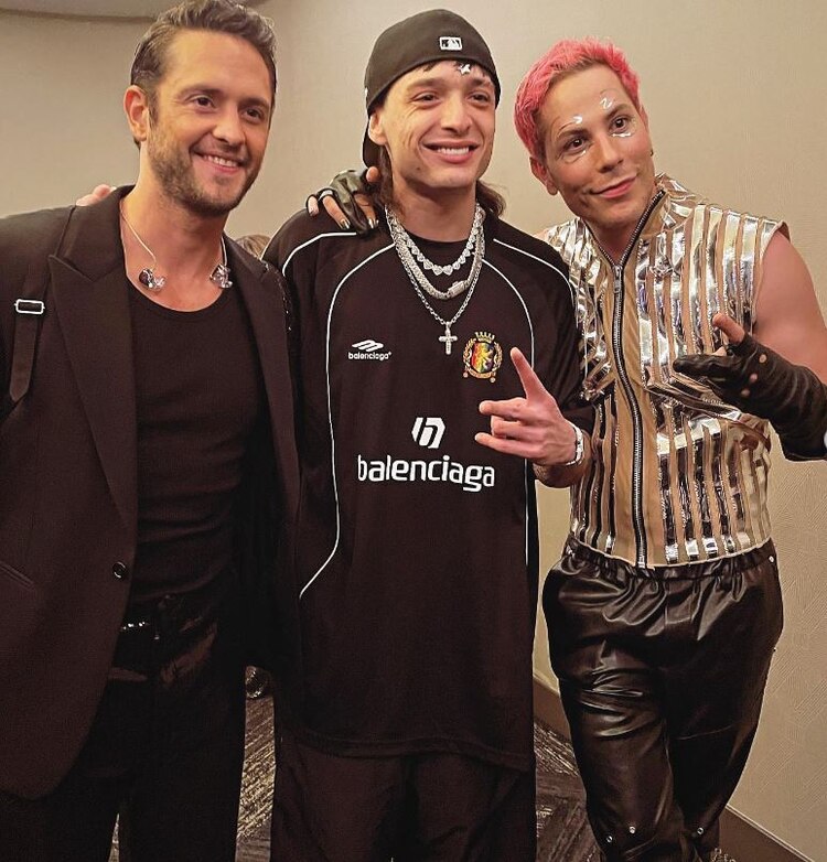 Peso Pluma se reúne con los de RBD