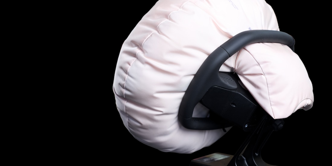 La compañía alemana presentó un prototipo de airbag que busca dejar el volante sin daños.