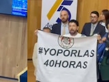 Manifestantes irrumpen en ponencia de Marath Bolaños y lo corren de auditorio de la UNAM.