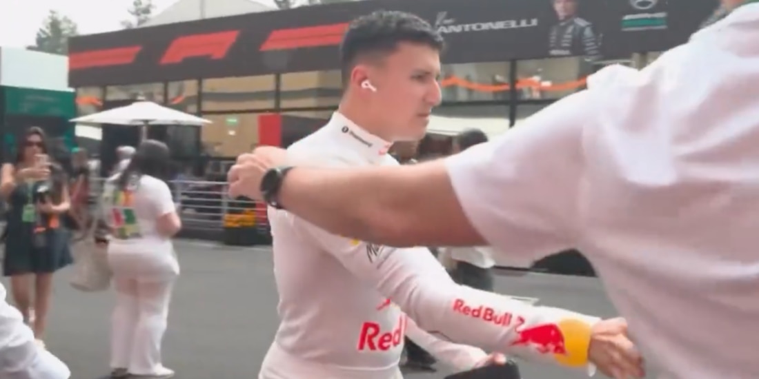 Isack Hadjar empujó a un aficionado en el paddock.