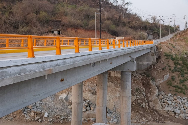Con una altura de 11 metros sobre el nivel del agua, el puente “El Pedregal” ofrece mayor seguridad hidráulica ante futuras lluvias torrenciales.