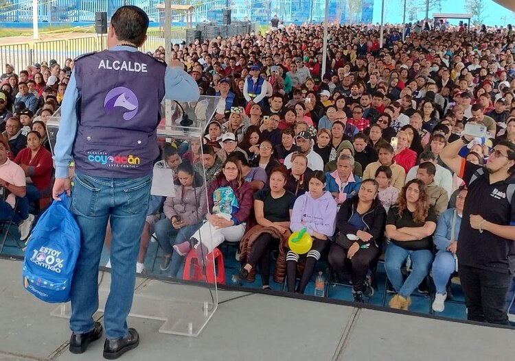 Jóvenes emprendedores participan en el "Emprende Fest", que ofrece talleres y opciones de financiamiento para consolidar proyectos empresariales en Coyoacán.
