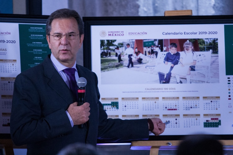 Esteban Moctezuma Barragán