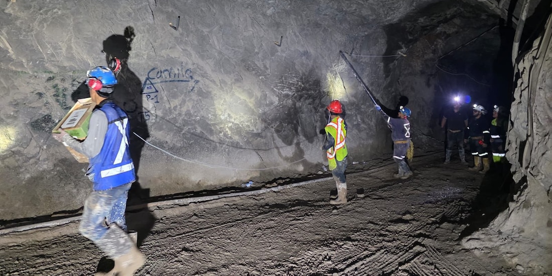 Labores de rescate en la mina Santa Fe, en Sinaloa.