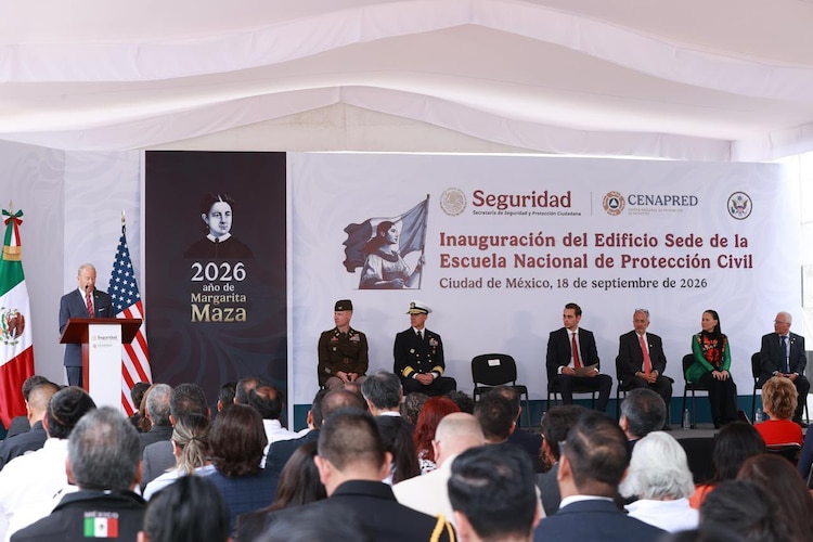 Ronald Johnson, embajador de Estados Unidos, en México, durante la inauguración de la Escuela Nacional de Protección Civil.